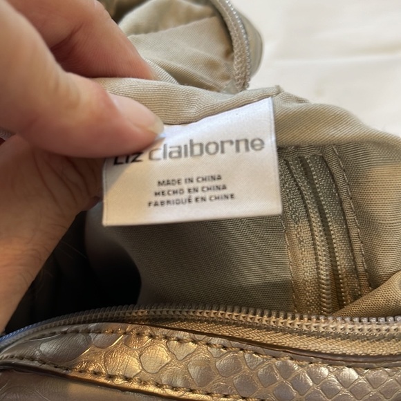 Liz Claiborne women’s bright silver faux crocodile handle bag - Picture 9 of 13